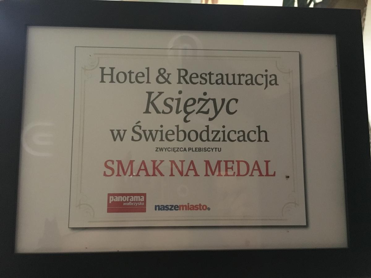 Hotel "Ksiezyc" W Swiebodzicach Швєбодзіце Екстер'єр фото